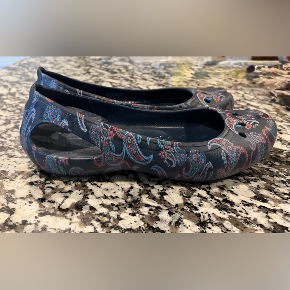 CROCS Shoes - Crocs Shoes Womens Blue  Floral Graphic Kadee Flat Slip On Iconic Comfort‎